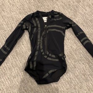 Nununu girls swimsuit rashguard 6-7